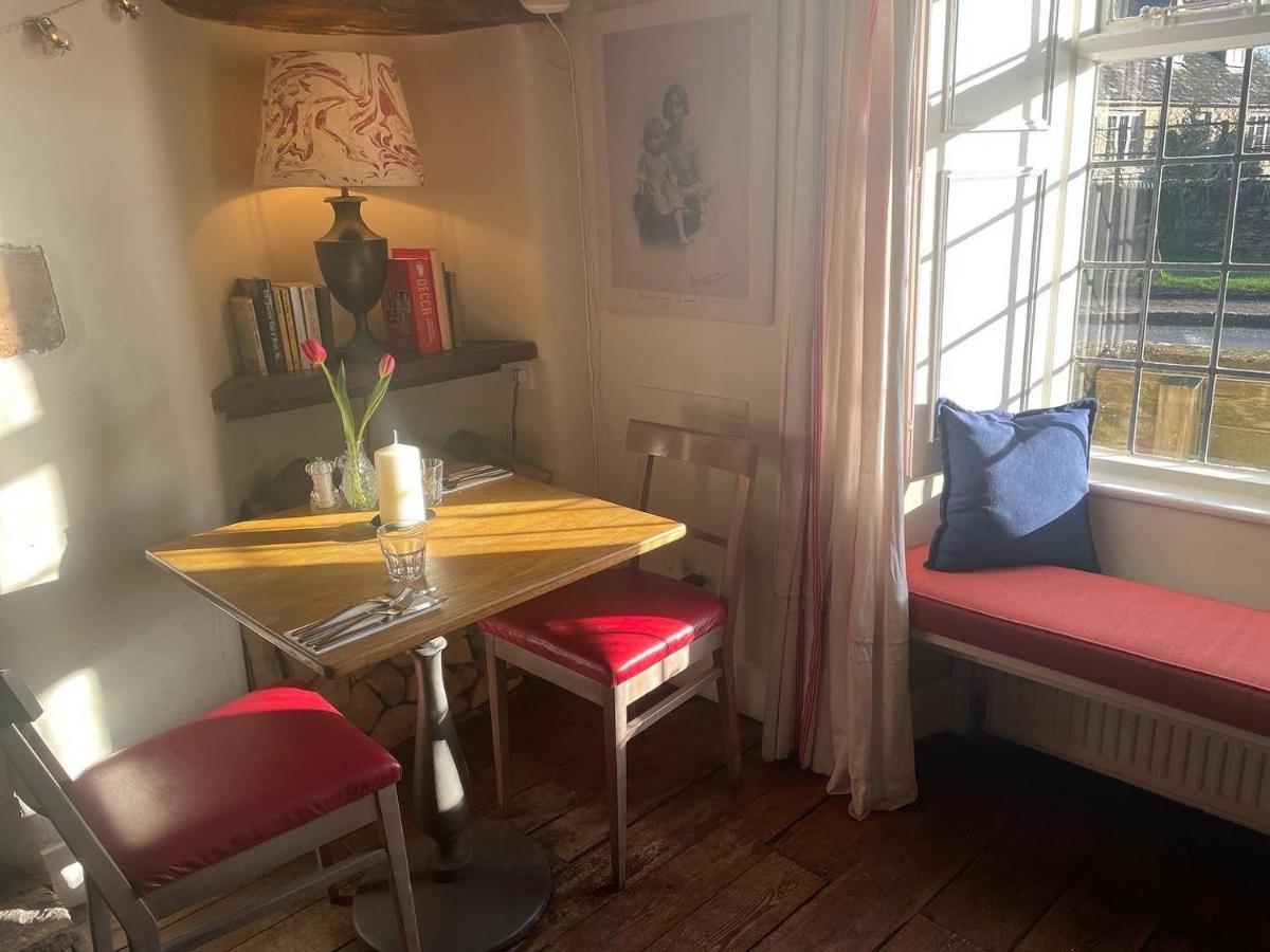 The Swan Inn Swinbrook Берфорд Экстерьер фото
