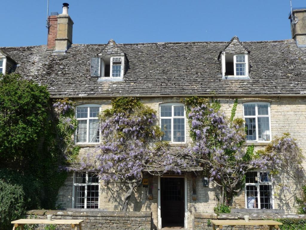The Swan Inn Swinbrook Берфорд Экстерьер фото