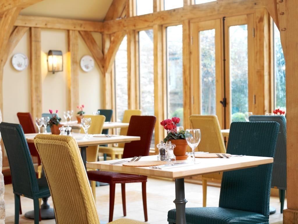 The Swan Inn Swinbrook Берфорд Экстерьер фото
