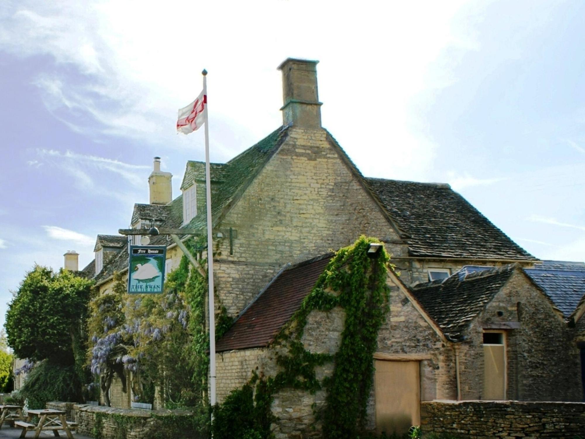 The Swan Inn Swinbrook Берфорд Экстерьер фото