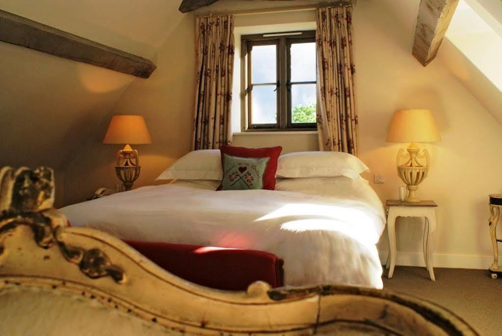 The Swan Inn Swinbrook Берфорд Экстерьер фото