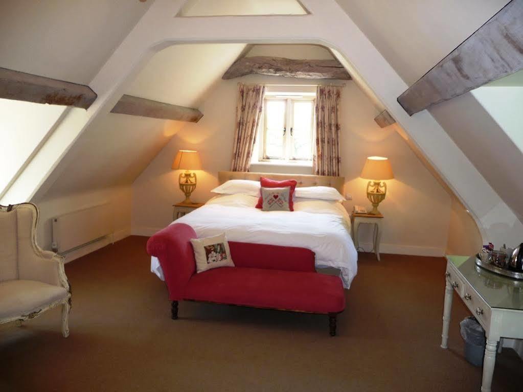 The Swan Inn Swinbrook Берфорд Экстерьер фото